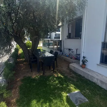 2+1 Luxury Flat In A Site With 2 Swimming Pools Kyrenia (Northern Cyprus)