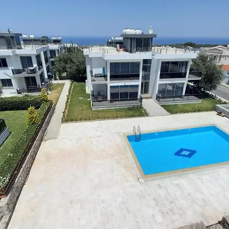 Appartamento 2+1 Luxury Flat In A Site With 2 Swimming Pools Kyrenia (Northern Cyprus)